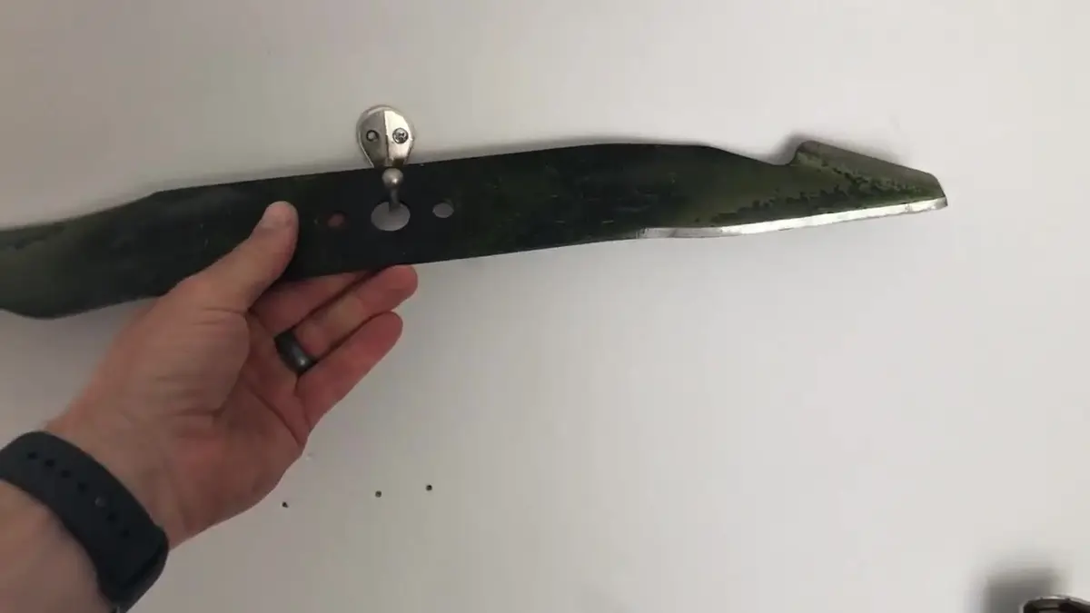 Blade sharpener, frame from Will's review video