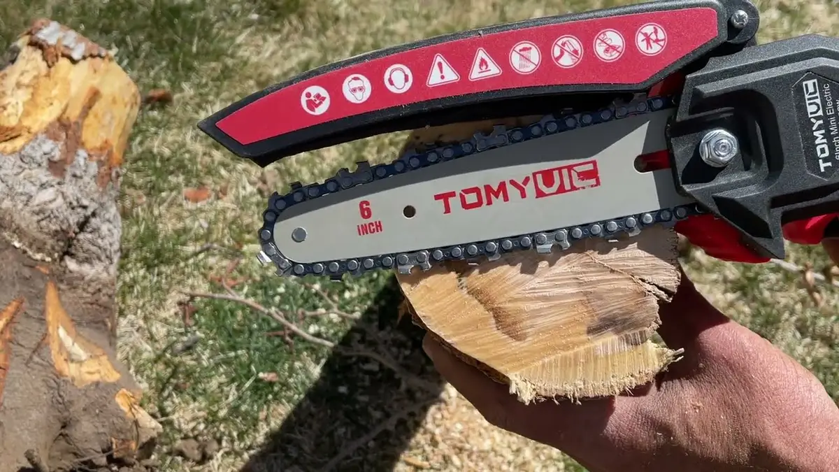 TOMYVIC Mini Chainsaw, frame from Will's review video